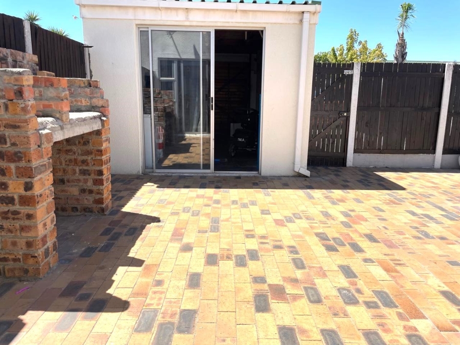 2 Bedroom Property for Sale in Table View Western Cape